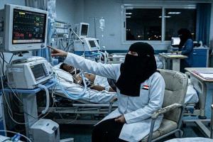 بينما يستسلمُ العالمُ للنوم، وتخلو شوارعُ المدينةِ من ضجيجها، تبدأُ مناوبتي في عُمق العناية المركزة