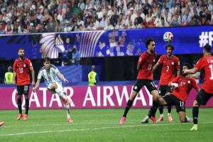 ميسي ورونالدو يشجعان مصر.. قصة طفلين خطفا الأنظار