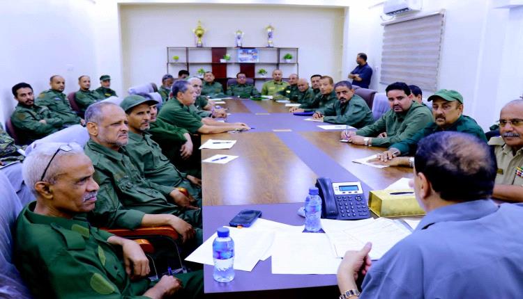مدير أمن عدن يعقد اجتماعاً موسعاً بقيادات الشرطة ويؤكد تنفيذ قرارات اللجنة الأمنية بحزم.
