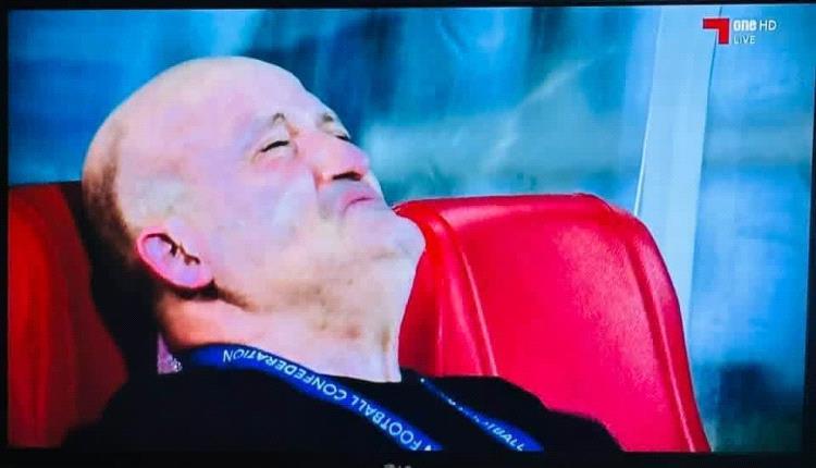 ضبط الجزائري نور الدين ولد علي مدرب المنتخب اليمني مضرجا بدموعه