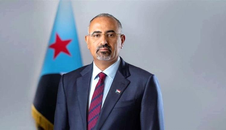 الرئيس الزُبيدي يجري اتصالاً هاتفياً بالمرجعبة الجنوبية الشيخ عبدالرب النقيب ويشيد بدوره النضالي وجهوده في توحيد الصف الجنوبي