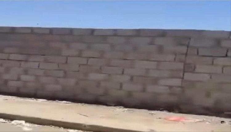 قيادي حوثي ينهب ارضية تابعة لكلية الشرطة بصنعاء
