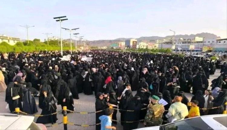 منظمة ياك تشيد بدور المرأة العدنية وتطالب بحلول مستدامة للخدمات
