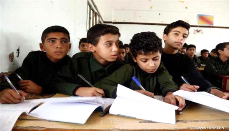 الحوثيون يطلقون عاماً دراسياً جديداً تهيمن عليه التعبئة والتجنيد
