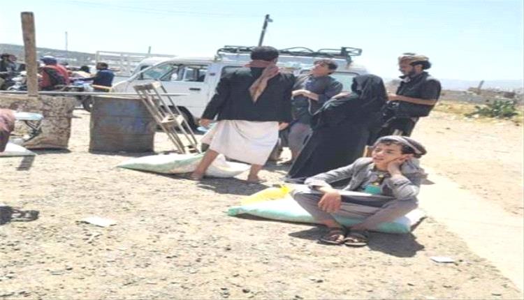 اتهامات للحوثيين بتوزيع أغذية فاسدة