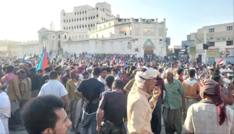 هيومن رايتس تستنكر العنف المسلح ضد متظاهري عدن وحضرموت
