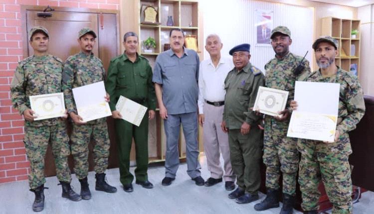 مدير أمن عدن يكرّم مدير شرطة العريش وعدداً من الضباط والأفراد ويشيد بجهودهم الأمنية.