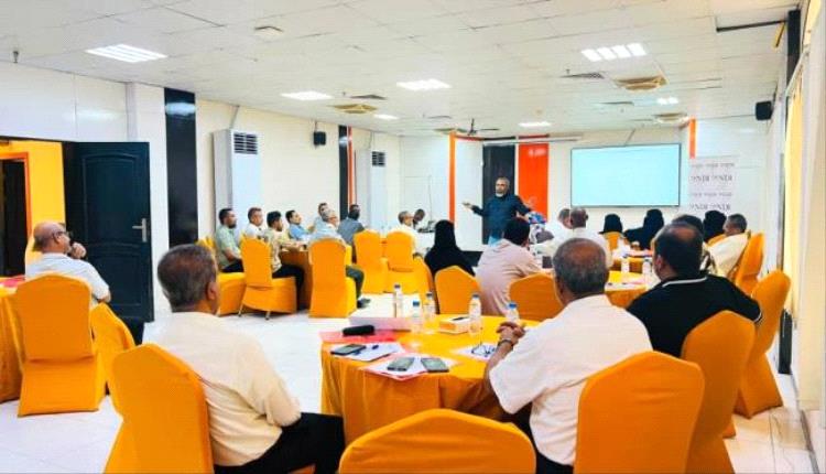 الوكيل المالي والإداري بحضرموت يدشن ورشة تدريبية لتطوير الأداء الإداري والمؤسسي بالتعاون مع المعهد الوطني الديمقراطي
