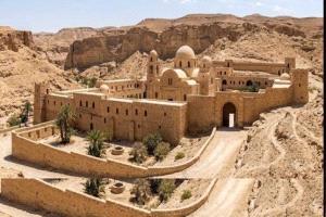 مصر.. إطلاق نار على رهبان دير كنسي