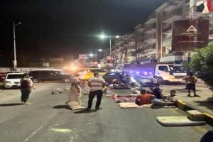 "أخرج فراشك".. عدن تفترش الشوارع هربًا من حرّ المنازل وعجز الكهرباء
