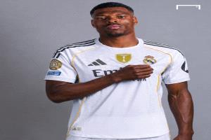دينزل دومفريس.. ابتسامة أولى على محيا ريال مدريد..