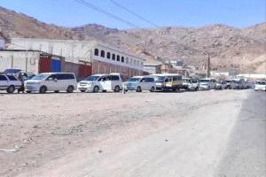 أزمة نقص الغاز تضرب مدن ساحل حضرموت وطوابير أمام المحطات

