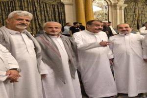 قيادات جنوبية  تزور اللواء احمد بن بريك للاطمئنان على صحته والاستماع منه لبعض التوجيهات .