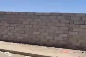قيادي حوثي ينهب ارضية تابعة لكلية الشرطة بصنعاء
