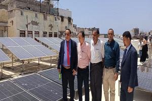 مدير صحة عدن يدشن مشروع تشغيل منظمومة الطاقة الشمسية لمجمع الميدان الصحي مقدمة من مؤسسة منى الرحمة الخيرية