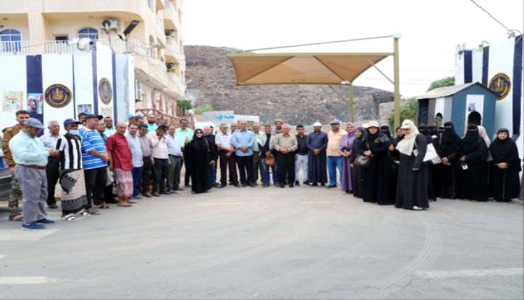 كوادرأمانة الانتقالي تواصل الاحتجاج على إغلاق مقرها