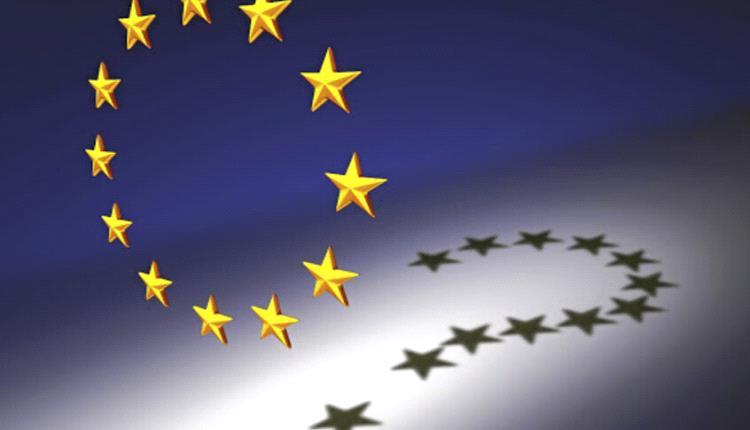 "بوليتيكو": الاتحاد الأوروبي يواجه 3 معضلات على خلفية حرب إيران