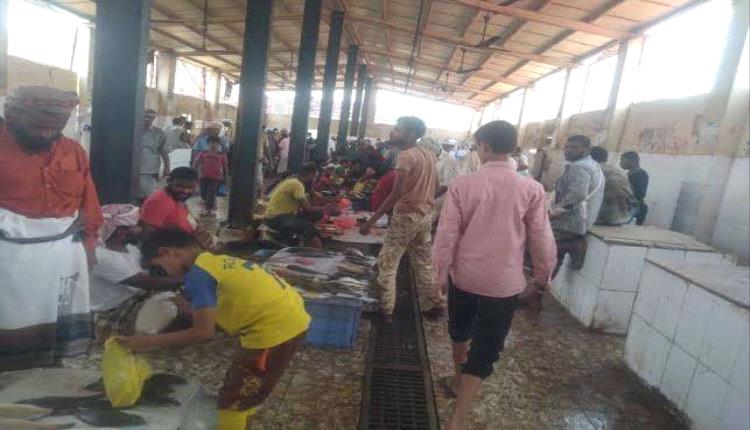 اول صورة للشاب الذي تعرضت اذنه للبتر اثر عضة من شاب اخر في ابين