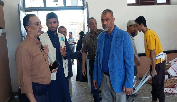 بدعم سعودي.. توزيع مايقارب 6 الف سلة غذائية لمنتسبي مكتب الصحة بالعاصمة عدن  