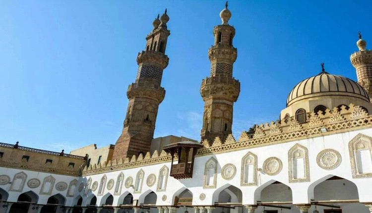  الأزهر يعلق على واقعة مدخن مجاهر في رمضان..