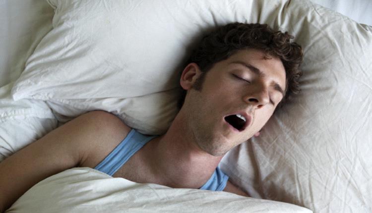 سبع علامات تحذيرية تخبرك أن شخيرك يستدعي زيارة الطبيب