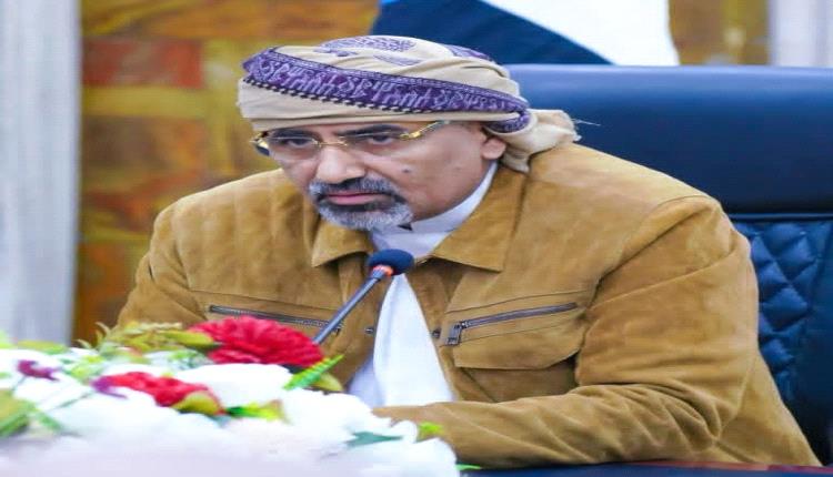 لسنا عنصريين ولكننا لا ننحني: أدب الحوار وفصل السياسة عن المعاملة.