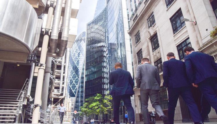 حرب إيران تهدد وظائف أكثر من 100 ألف بريطاني