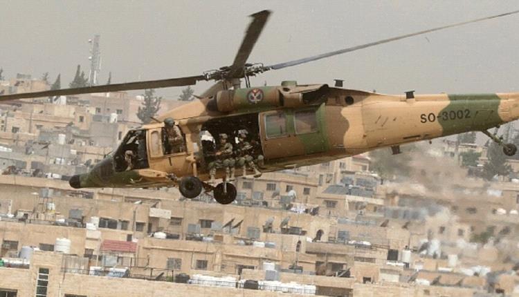 سوريا.. طيران مجهول يستهدف سيارة محملة بالسلاح والمخدرات قبل عبورها إلى الأردن