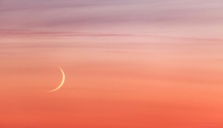 ثلاثة عوامل فلكية تجتمع الليلة لتكشف عن الهلال الخفي