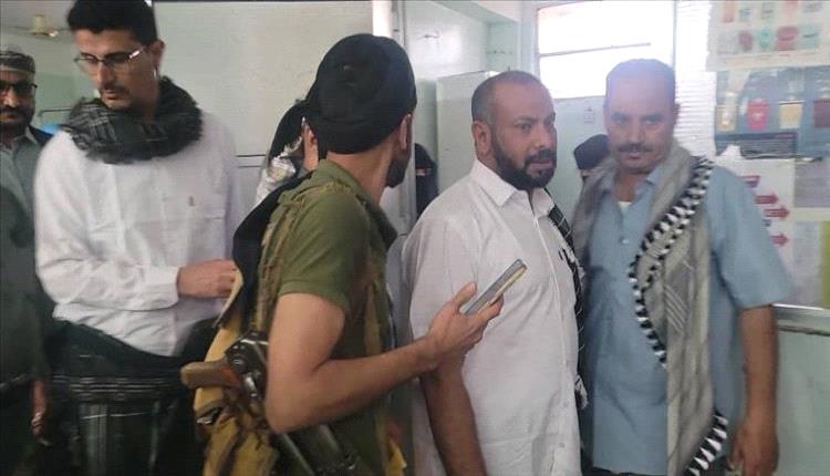 محافظ الضالع يتفقد مستشفى النصر ويشارك المرضى والطواقم فرحة العيد