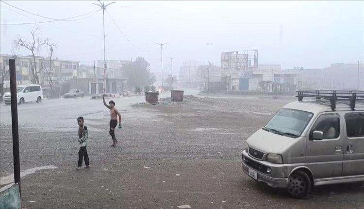 تساقط امطار غزيرة على أبين 