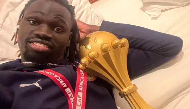 بعد منح اللقب الإفريقي للمغرب.. نجم السنغال يمازح زميله المغربي: قدمت له ميداليتي فرفضها!