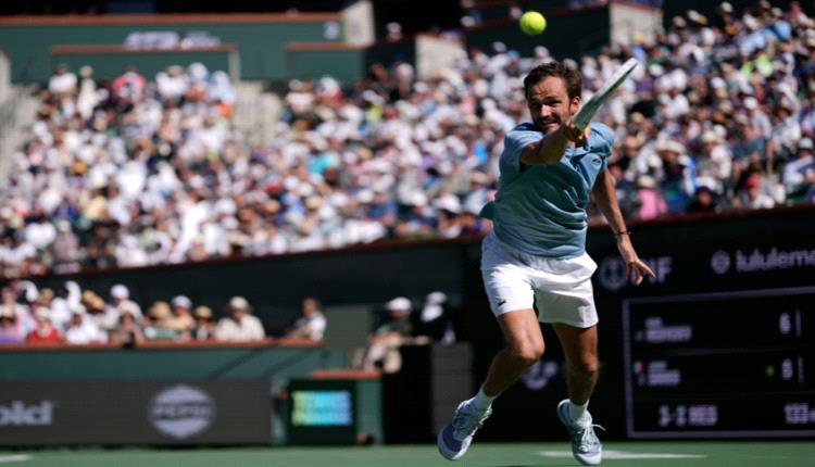 مدفيديف ينجو من الخسارة أمام ساكاموتو ويبلغ الدور الثالث في بطولة ميامي