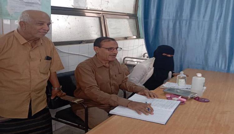 المفلحي يقوم بزيارة عيدية للمرافق الصحية بمديرية المنصورة