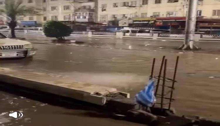 في عهد فلاح الشهراني.. شارع مدرم يغرق ويكشف انهيار الخدمات في الع..