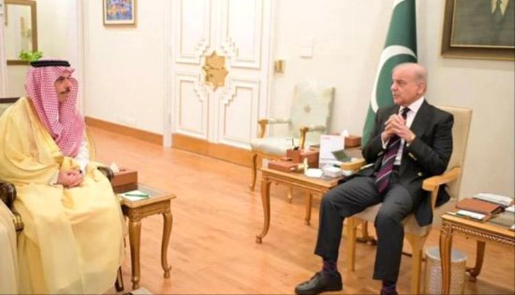 رئيس وزراء باكستان يستقبل وزير الخارجية السعودي في إسلام آباد..