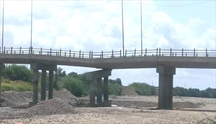 تحذيرات من انهيار وشيك لجسر العرائس في لحج ومناشدات بتدخل عاجل