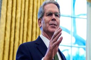 واشنطن تسمح بعبور ناقلات النفط الإيرانية لمضيق هرمز