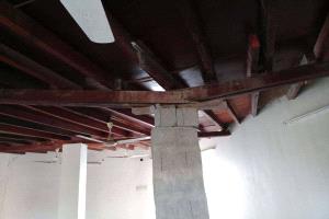 كارثة وشيكة.. مسجد بعدن آيل للسقوط على رؤوس المصلين