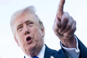 الرد سيأتي قريباً.. ترامب يعلق على استهداف أكبر مصفاة نفط في إسرائيل