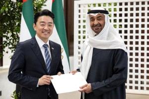 محمد بن زايد يبحث مع مبعوث الرئيس الكوري مستجدات الأوضاع