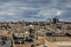 سماع دوي انفجارات في القدس بعد إنذارات من صواريخ إيرانية