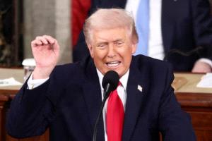 ترامب: القدرات العسكرية لطهران تتراجع باستمرار