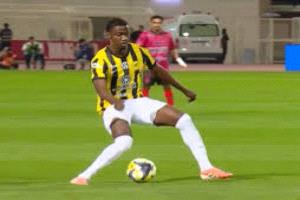 إصابة دومبيا لاعب الاتحاد السعودي بتمزق في الرباط الصليبي للركبة