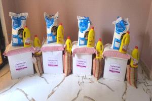 توزيع السلات الغذائية للموظفين والعاملين والأسر الفقيرة و المحتاجين و الأرامل  بالمكلا 