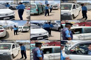 شرطة السير بعدن تنفذ حملة لضبط السيارات المخالفة وتؤكد استمرار الإجراءات القانونية