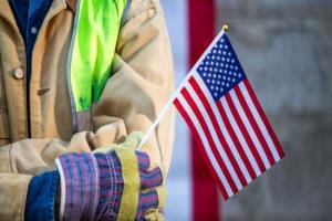 طلبات إعانة البطالة الأمريكية ترتفع بأقل من المتوقع