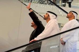 رئيس الإمارات يجري جولة في دبي مول