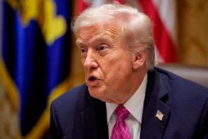 ترامب يهدد باستهداف شبكات الكهرباء في إيران