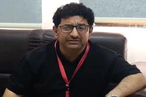 الدكتور أنور السيلاني يهنئ مدير عام مكتب الصحة بعدن بحلول عيد الفطر المبارك